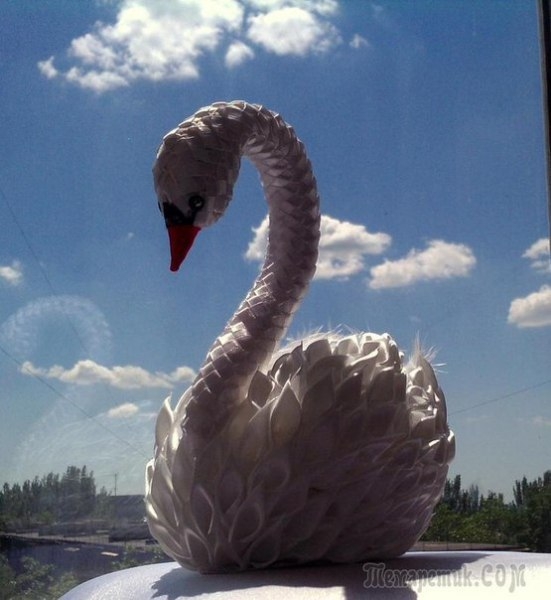 Лебеди из атласных лент