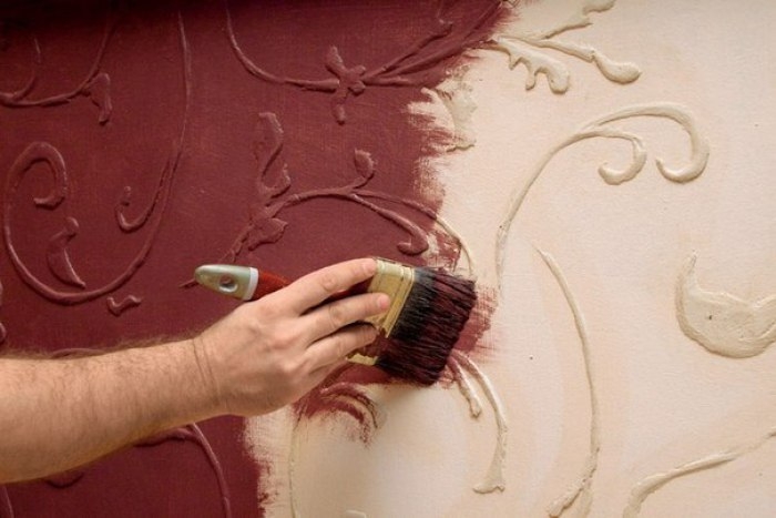 Объемный рельеф на стенах по трафарету, фрескорельеф