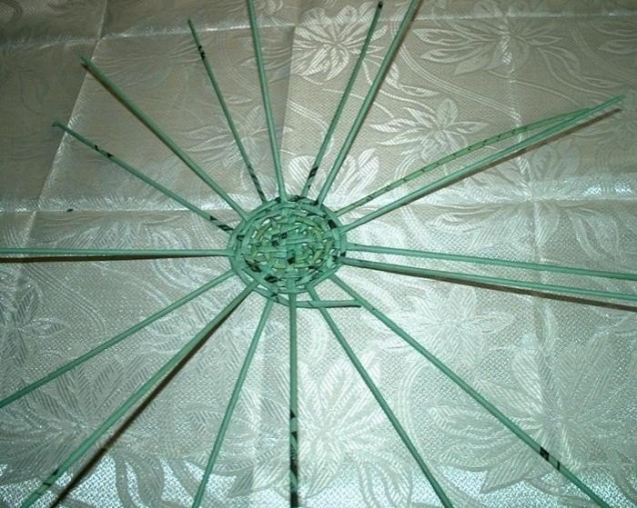 Декоративные чашки из газетных трубочек