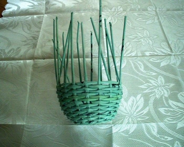 Декоративные чашки из газетных трубочек