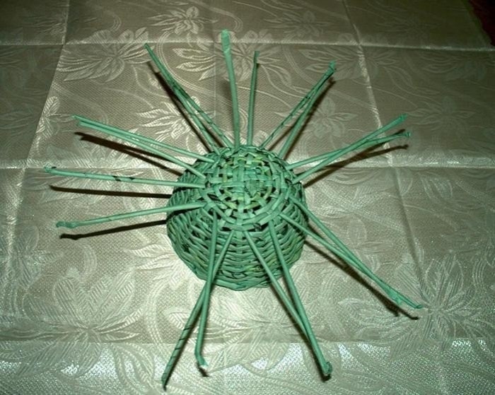 Декоративные чашки из газетных трубочек