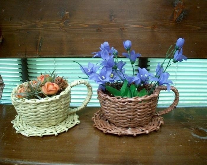 Декоративные чашки из газетных трубочек