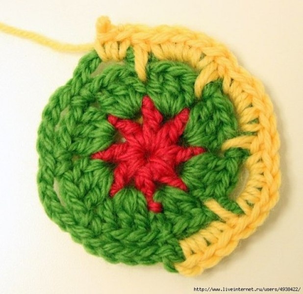 Красочные тапочки крючком.