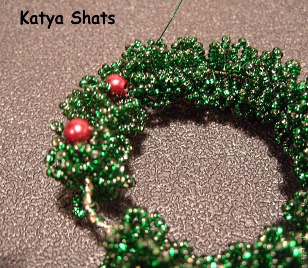 Новогодний веночек из бисера. Мастер-класс. Новогодний веночек из бисера. Мастер-класс.