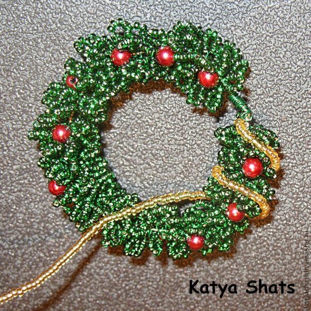 Новогодний веночек из бисера. Мастер-класс. Новогодний веночек из бисера. Мастер-класс.