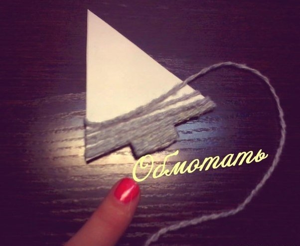 Идея новогодней игрушки из ниток своими руками