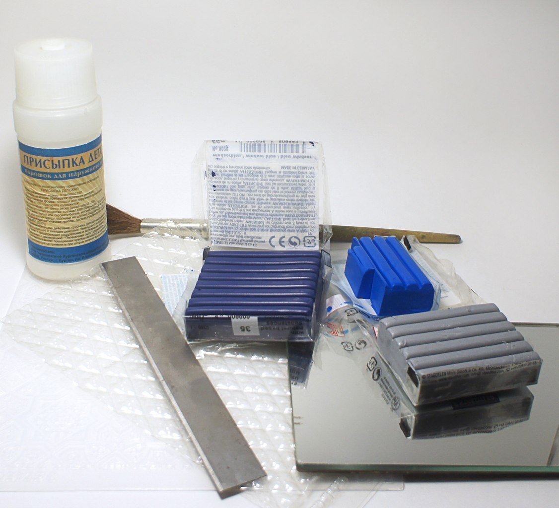 Рамка для зеркала из полимерной глины.