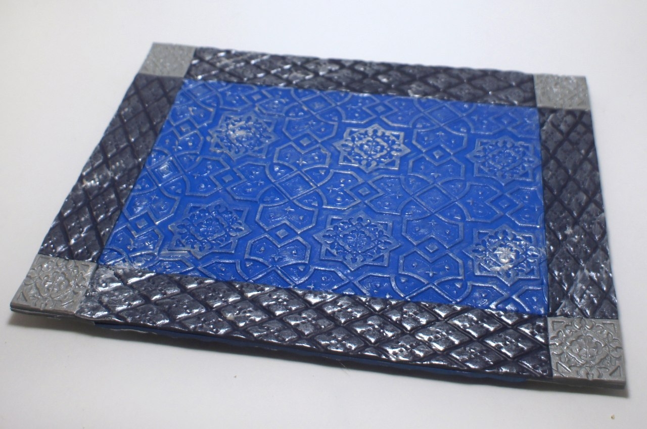 Рамка для зеркала из полимерной глины.