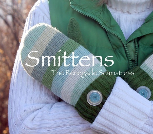 Тёплые рукавички из старых свитеров