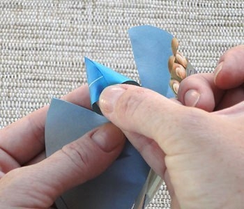 Веночек из журнальных страниц