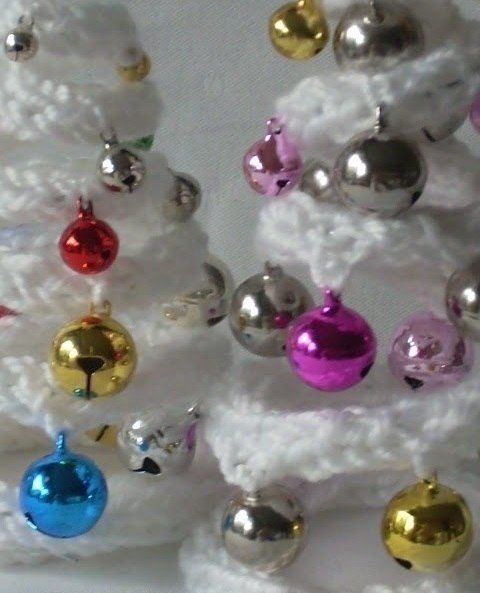 Оригинальная елка из вязаного шнура