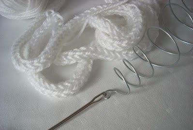 Оригинальная елка из вязаного шнура