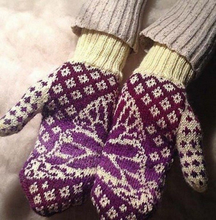 Варежки с узором бабочка