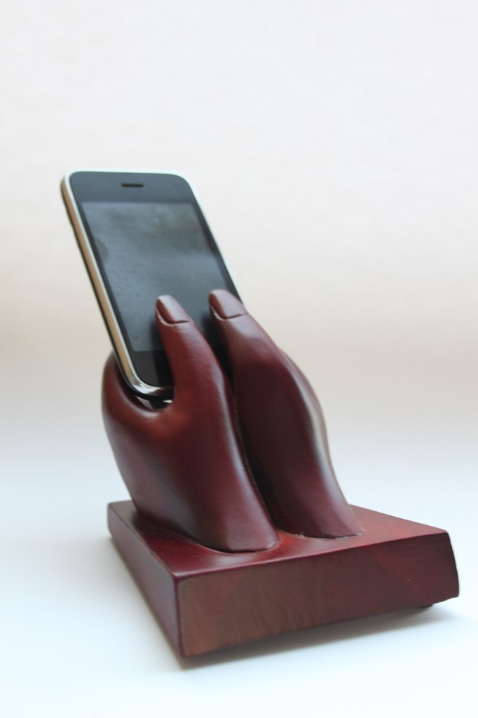 Подставки под телефон из дерева.