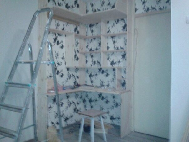 Как муж переоборудовал старый шкаф в место для рукоделия своей жене