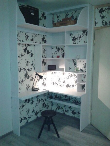 Как муж переоборудовал старый шкаф в место для рукоделия своей жене