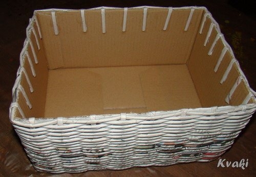 Корзина из газетных трубочек Корзина из газетных трубочек