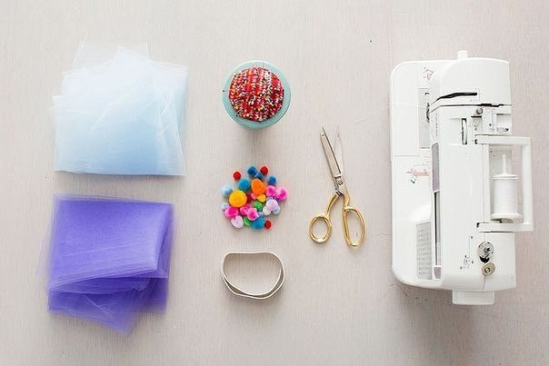 Юбочка с помпонами для девочки