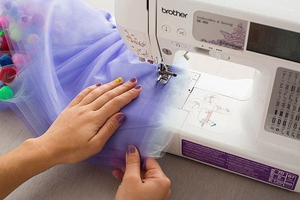 Юбочка с помпонами для девочки