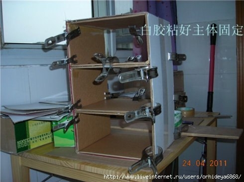 Маленький комод из картона для хранения мелочей