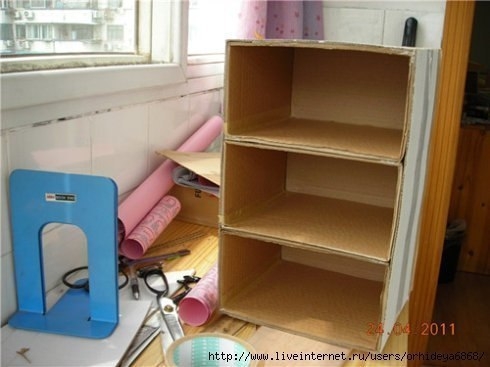 Маленький комод из картона для хранения мелочей