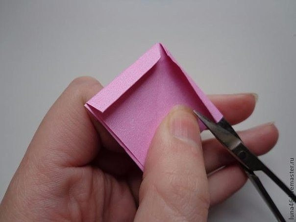 Как сделать бантик из бумаги.