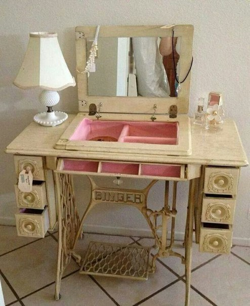 Мебель из старинных швейных машинок