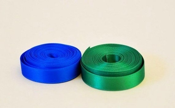 Украшение на шею из лент