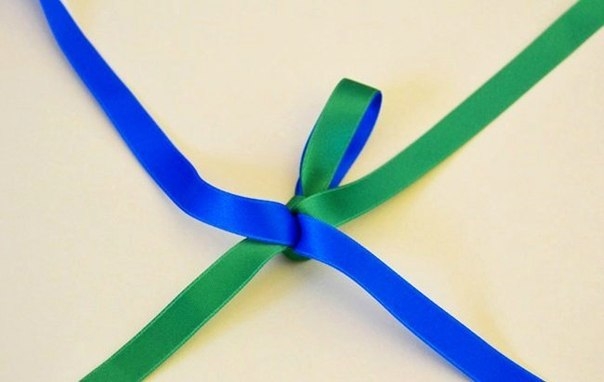 Украшение на шею из лент