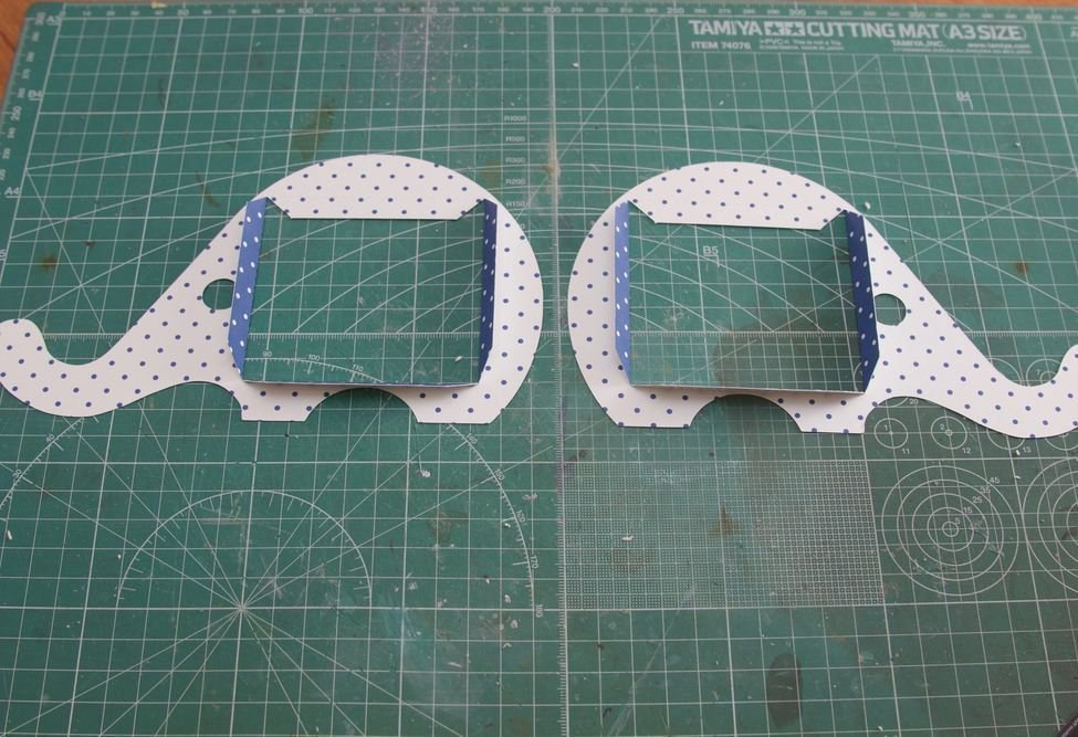 Удобный органайзер-подставка из картона