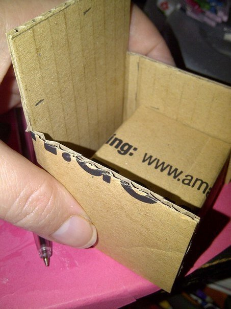 Игрушечное мини-кресло из картона