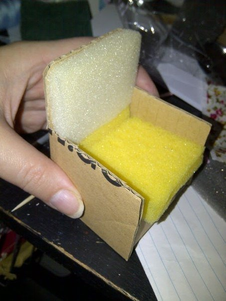 Игрушечное мини-кресло из картона