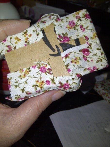 Игрушечное мини-кресло из картона