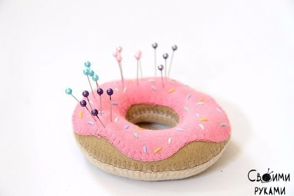 Простая игольница в виде пончика