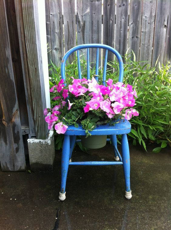 Из старых стульев. Идеи для дачи.