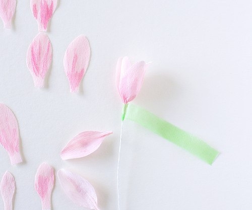 Цветы из креп-бумаги