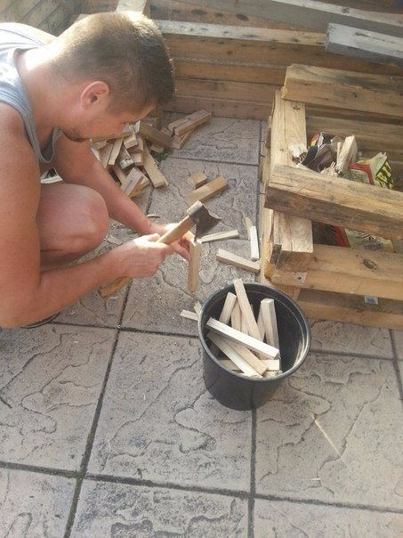 Идея отделки стены деревянной мозаикой