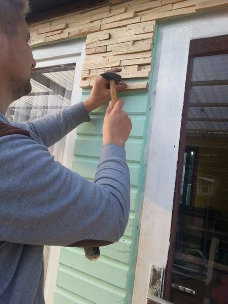 Идея отделки стены деревянной мозаикой