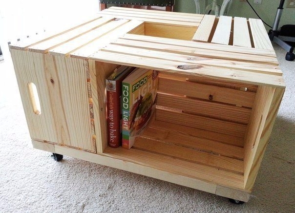 Стул и книжный шкаф