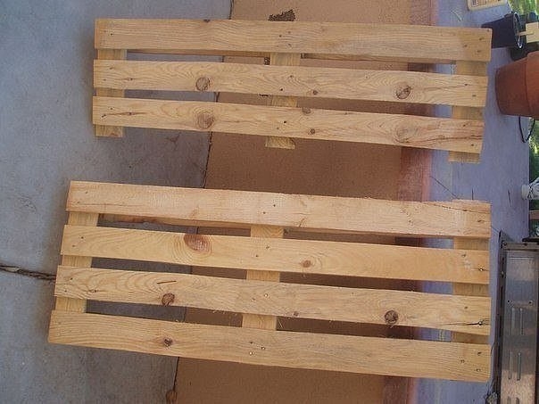 Идея для дачи: скамейка из палетт