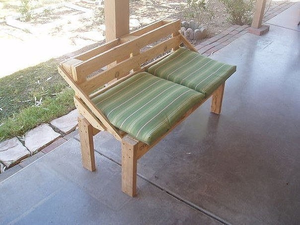 Идея для дачи: скамейка из палетт