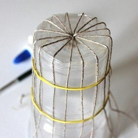 Плетем из шпагата корзиночку на форме из пластиковой бутылки