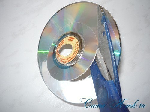 Подхваты для штор из старых CD дисков и шпагата