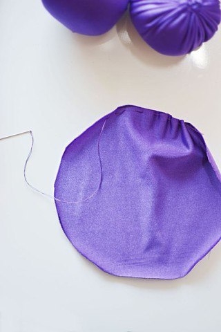 Самодельная подушка-виноград