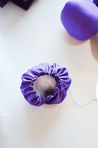 Самодельная подушка-виноград