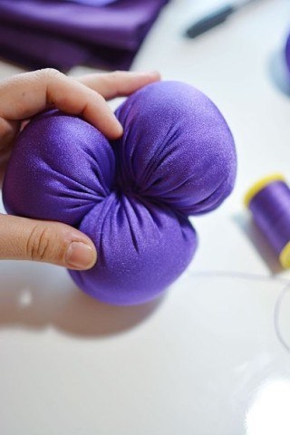 Самодельная подушка-виноград