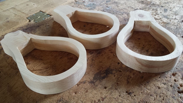 Оригинальный светильник из дерева и светодиодной ленты в виде лампочек