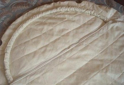 Отличная идея - гамак на металлическом обруче.