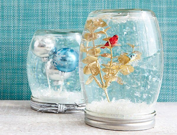 Стеклянный шар со снегом.
