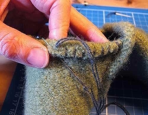 Тапочки из старого свитера
